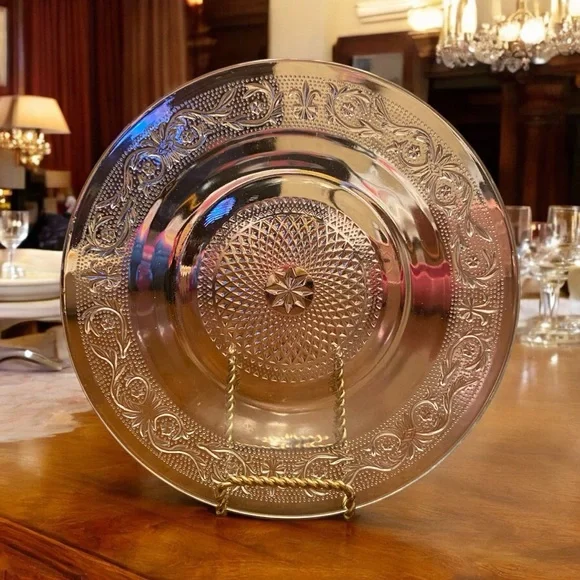 Vintage KIG Indonesia Pressed Glass Clear Plates 9” Diamond Dot Fleur De Lis - Picture 2 of 9